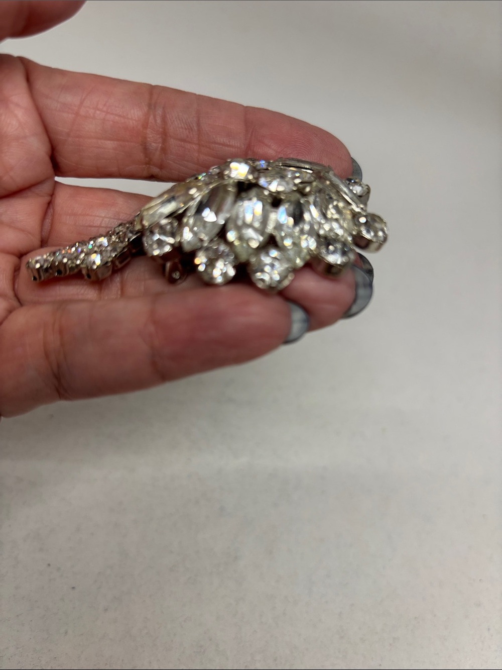Beautiful Vintage Rhinestone Brooch - Picture 6 of 13